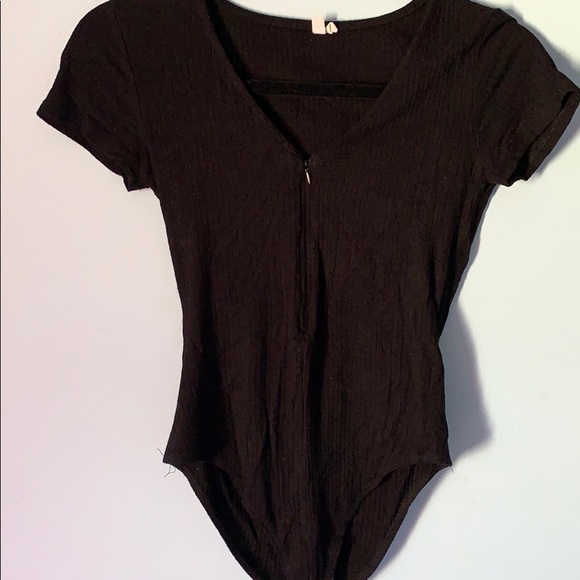 Urban Outfitters (OFU) T-Shirt body suit in Black - Picture 2 of 3